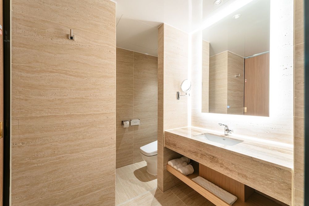 Hotels One Superior Double Room, 1 King Bed, Non Smoking, City View 8