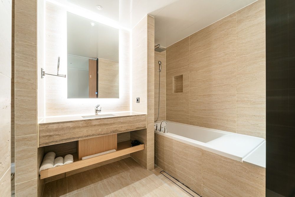 Hotels One Superior Double Room, 1 King Bed, Non Smoking, City View 9