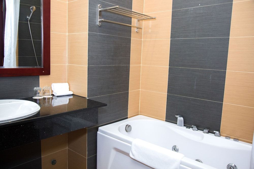 Hai Ba Trung Hotel Superior Twin Room 5