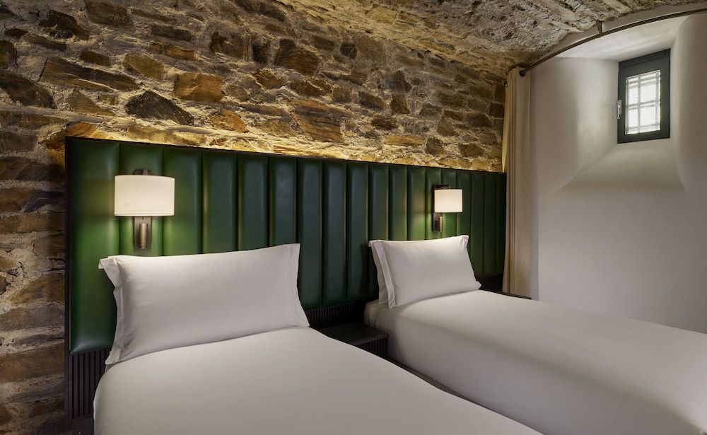 Bodmin Jail Hotel Classic Twin Room, 2 Twin Beds 2