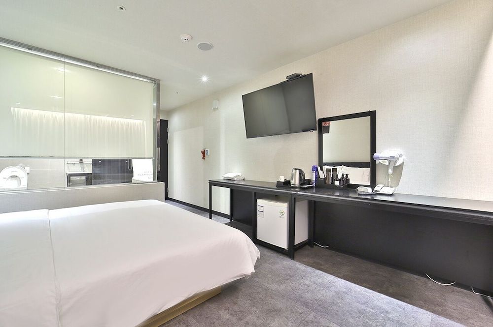 undefined Platinum Hotel 3