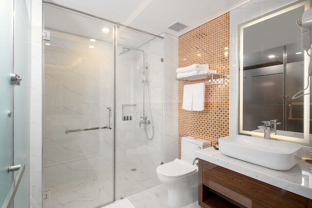 CN Palace Boutique Hotel & Spa Superior King Room with City View 6