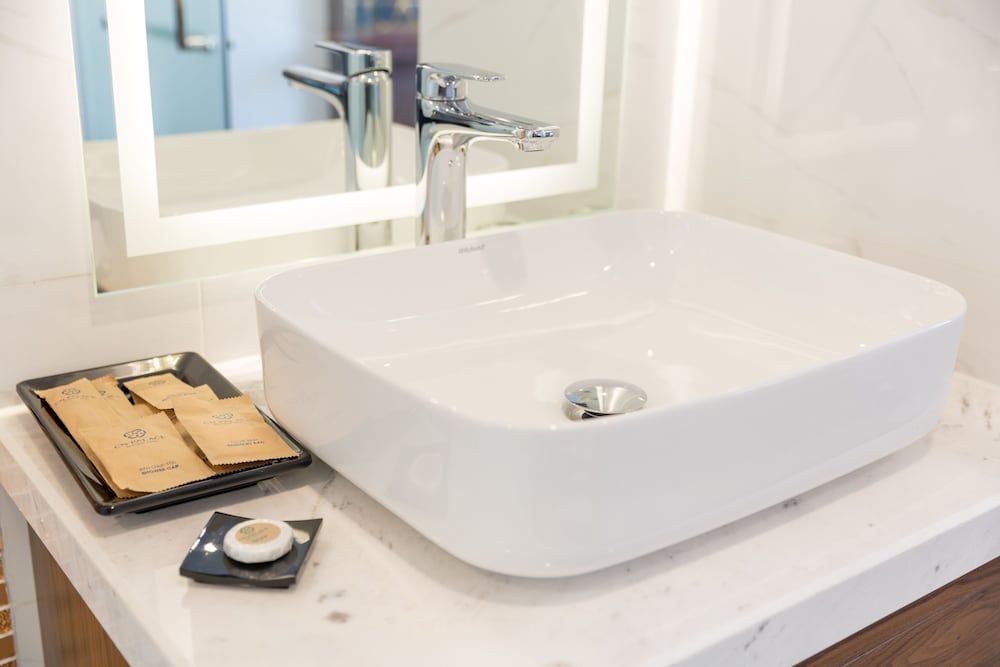 CN Palace Boutique Hotel & Spa Superior King Room with City View 8