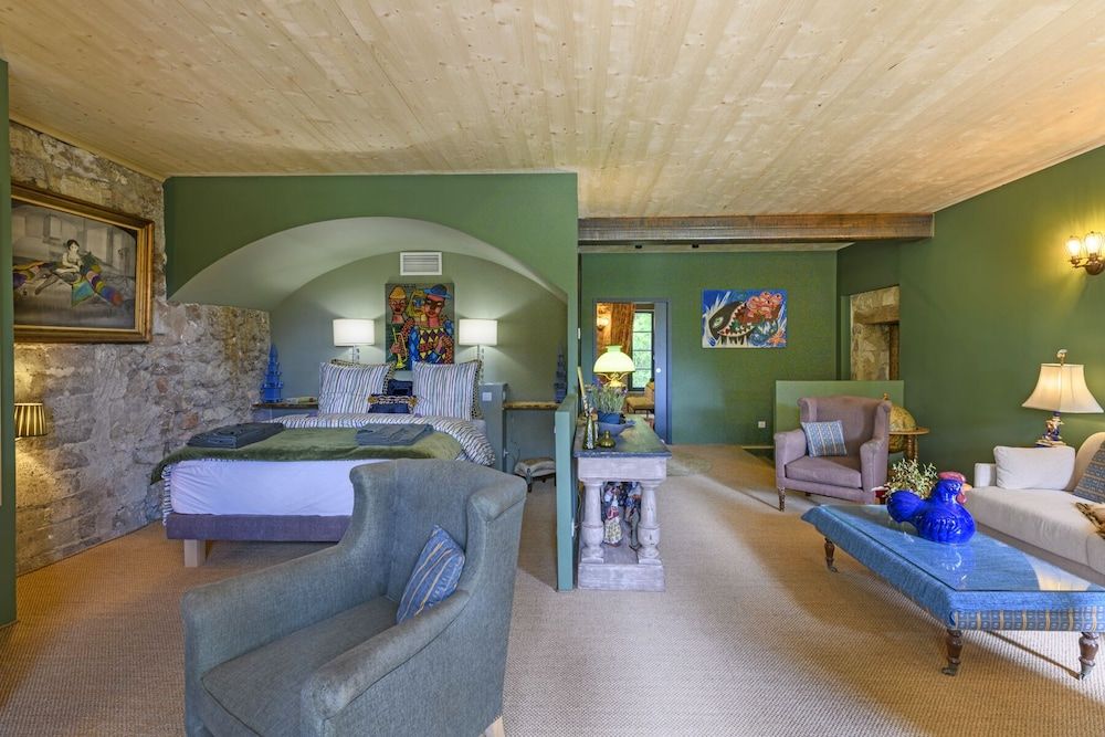 Bastide de Bellegarde Quadruple Room, Ensuite, Garden View (Suite Bouteillan)