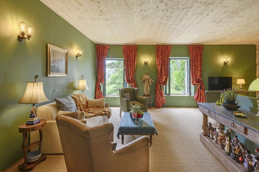 Bastide de Bellegarde Quadruple Room, Ensuite, Garden View (Suite Bouteillan) 5