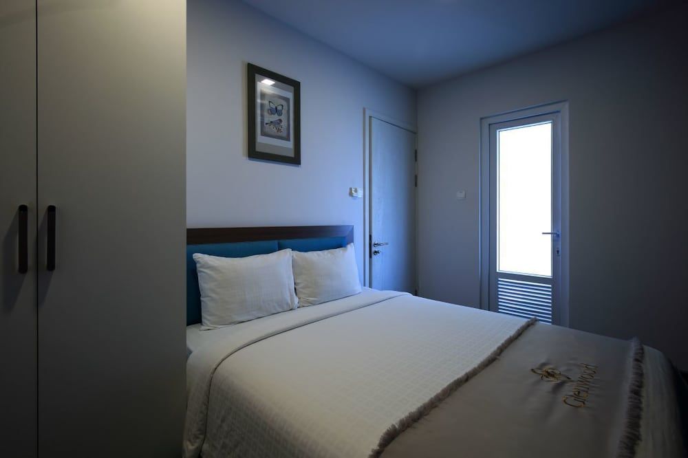 undefined Glenwood Suites 8