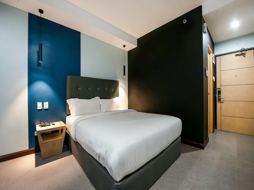 Bay Area Suites Manila Standard Double Room