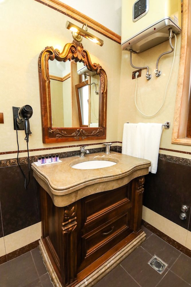 Brilant Antik Hotel Deluxe Double Room 9