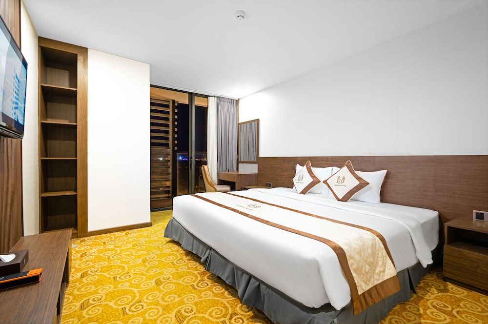 Family Room, 2 Bedrooms, City View