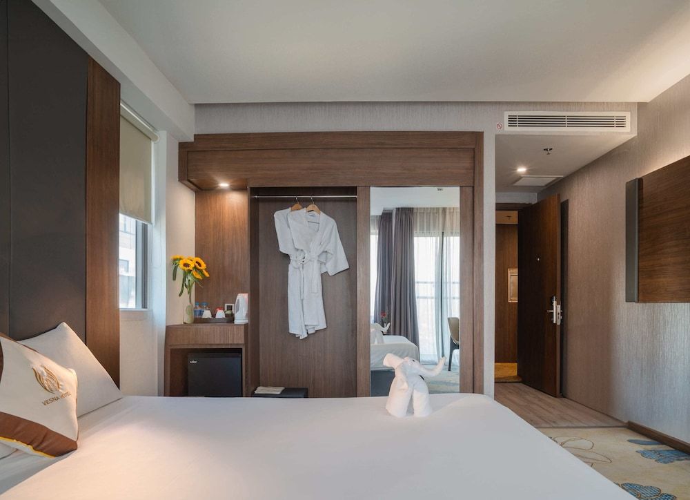 Premier Room, 1 Queen Bed, City View