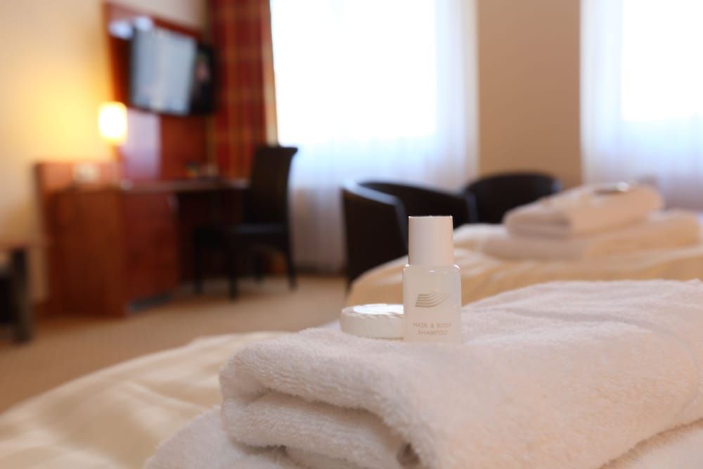 Café & Hotel am Holzhafen Apartment (6 Adults) 13