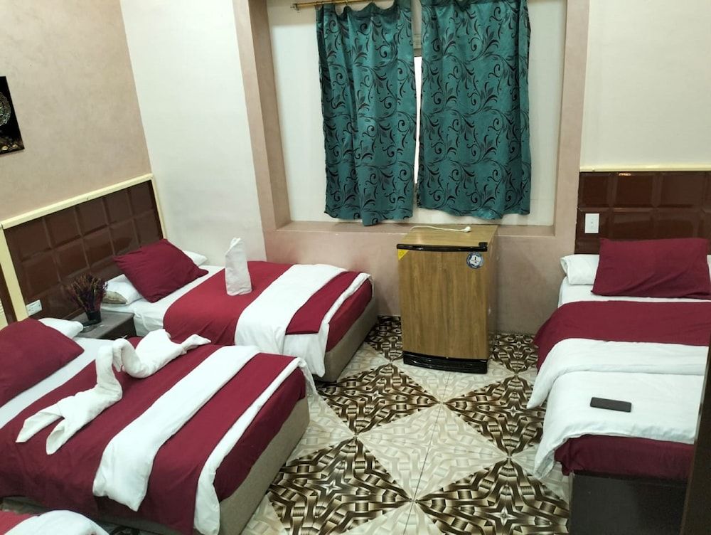 undefined The Emerald Hotel 6