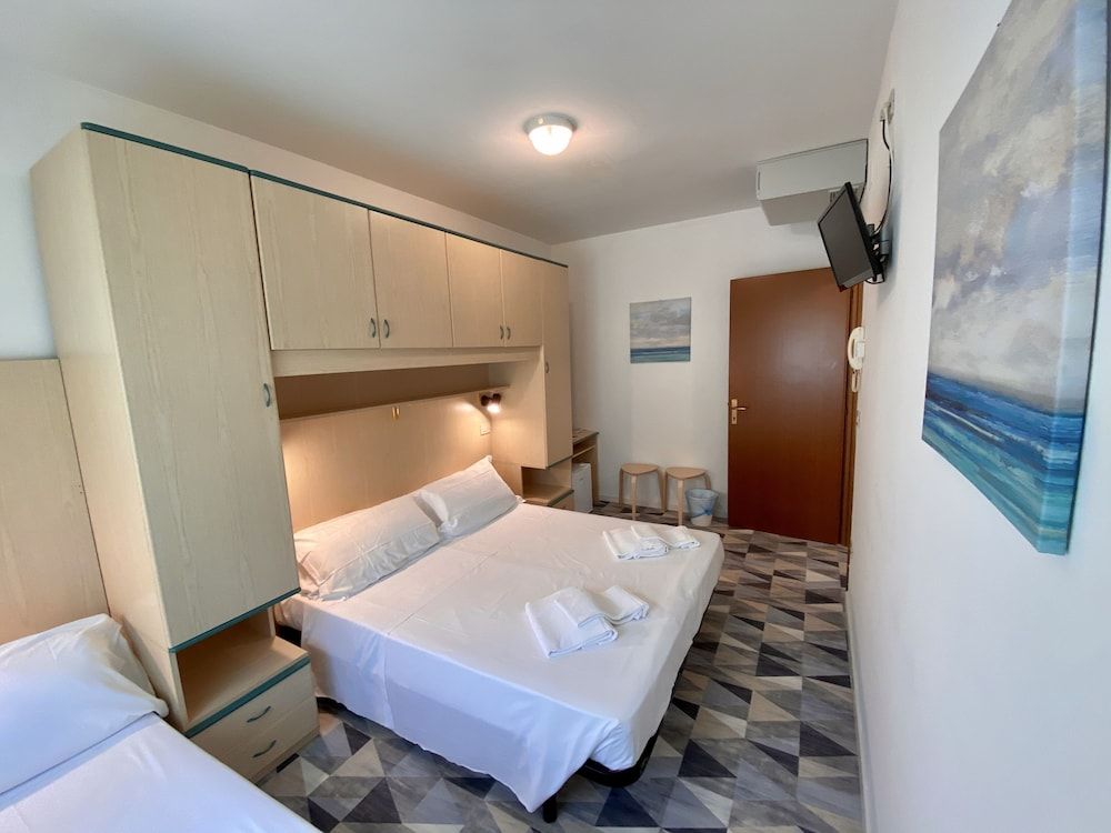 Giovanna Rooms Family Room, 2 Bedrooms 3