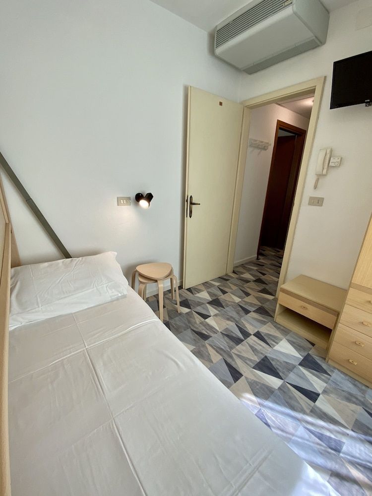 Giovanna Rooms Family Room, 2 Bedrooms 4