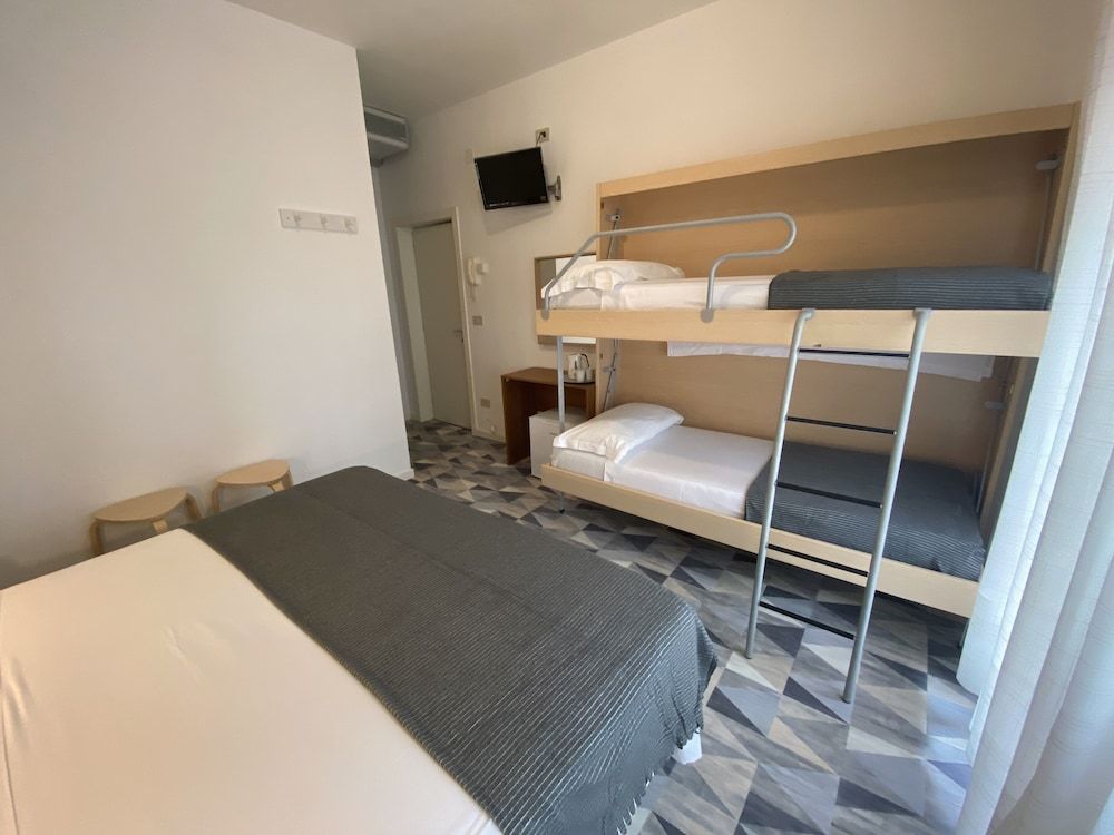 Giovanna Rooms Classic Quadruple Room 2