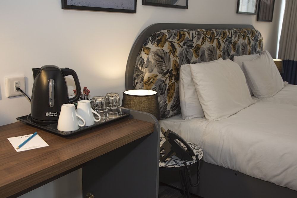 Lady Todd Deluxe Double or Twin Room 12