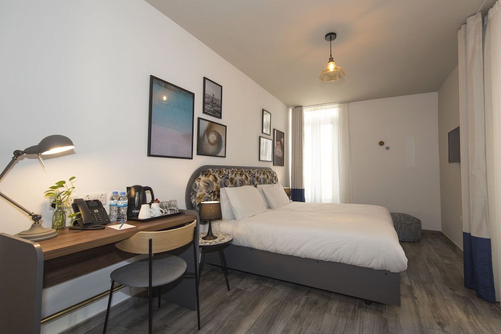 Lady Todd Deluxe Double or Twin Room 2