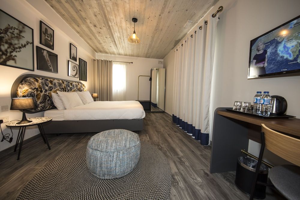 Lady Todd Deluxe Double or Twin Room 7