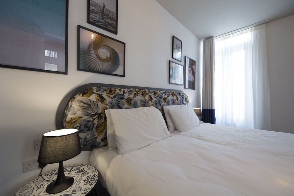 Lady Todd Deluxe Double or Twin Room 3