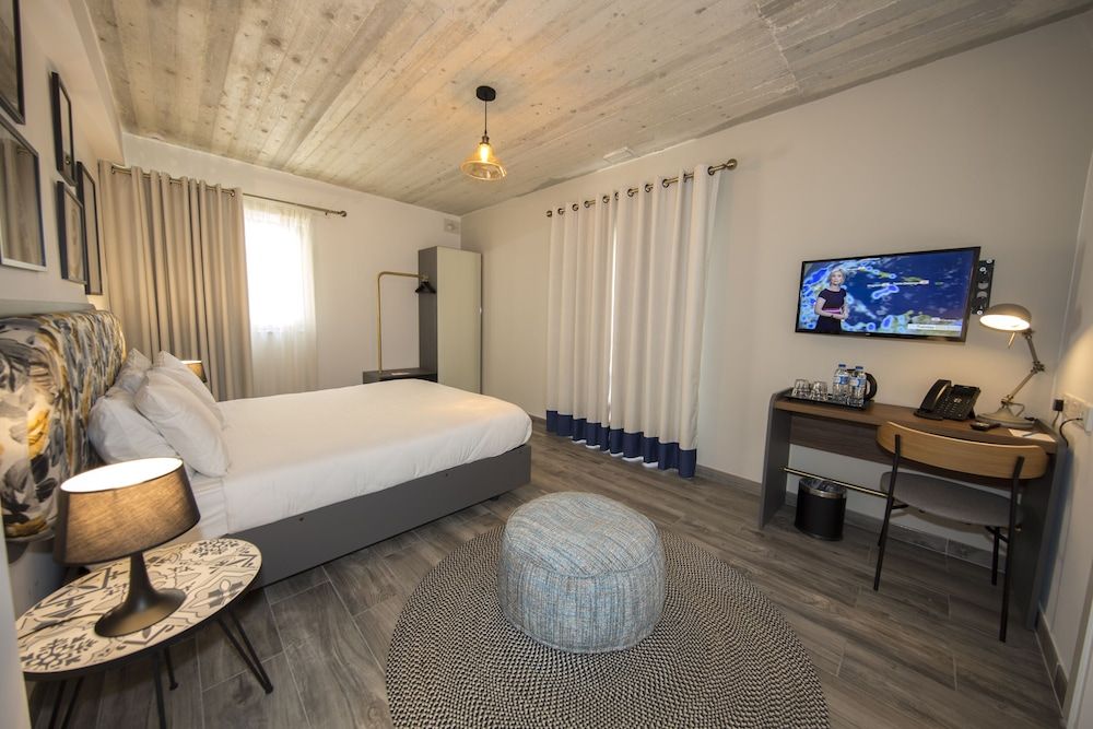 Lady Todd Deluxe Double or Twin Room 5