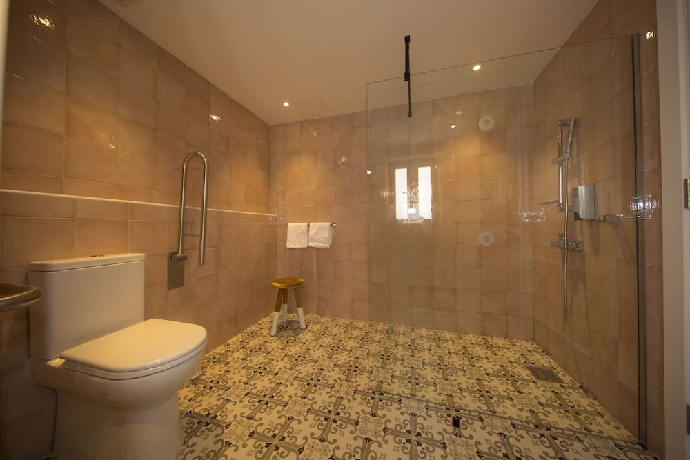 Lady Todd Deluxe Double or Twin Room 10