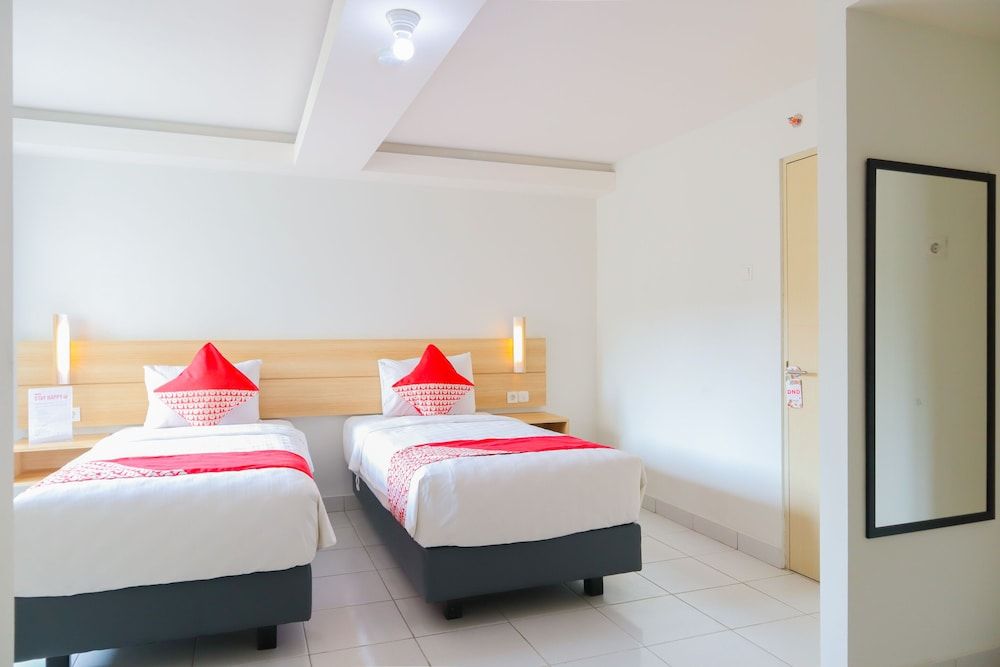 Flagship 210 Amethyst Kemayoran Deluxe Twin Room 4