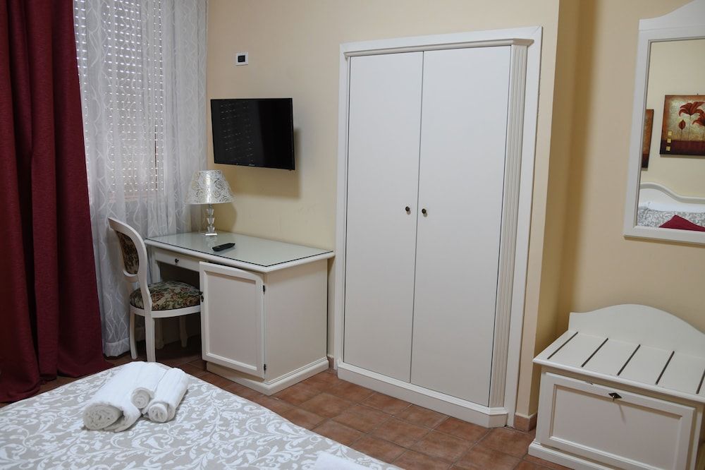 Hotel Villa Romana Standard Double or Twin Room 11