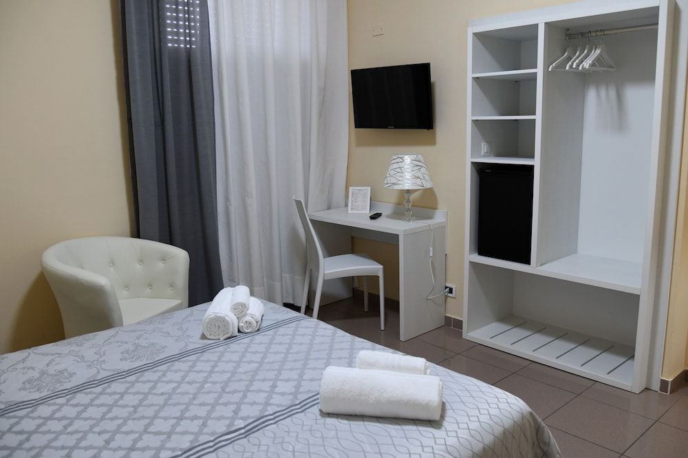 Hotel Villa Romana Standard Double or Twin Room 12