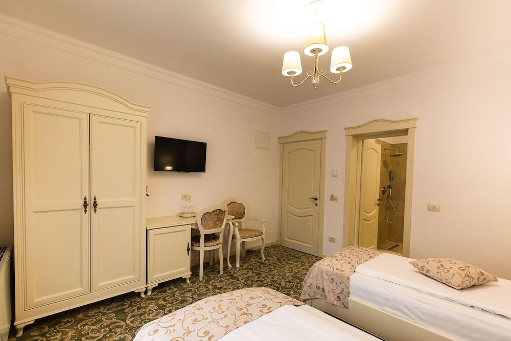 Ave Alba Twin Room, Balcony, City View (4*) 10