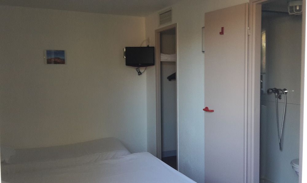 Hotel Bel'Alp Manosque Basic Triple Room 3