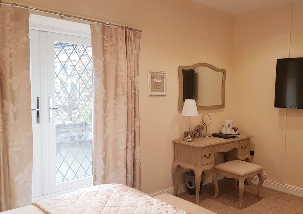 Grains Bar Superior Double room, En-suite (7) 5