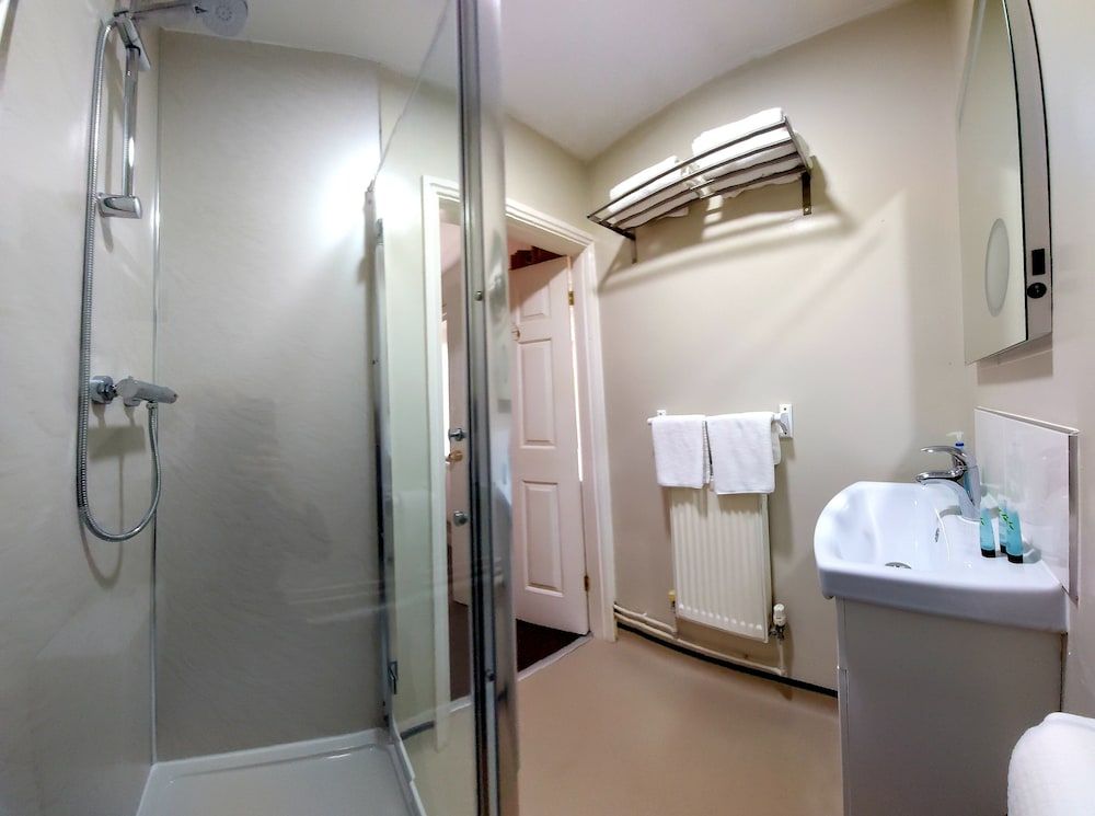 Grains Bar Triple Room, Ensuite (11) 6