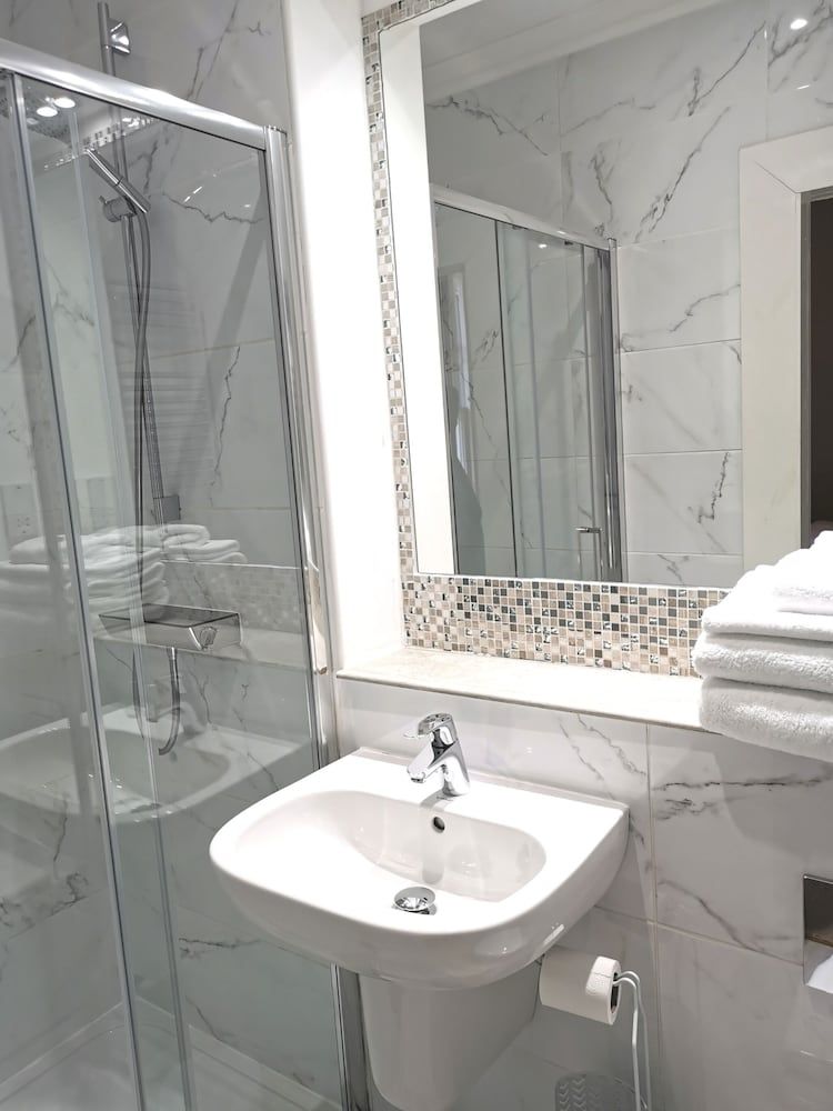 Lunan House Deluxe Double Room, 1 King Bed, Non Smoking, Ensuite (Standard King Room) 4