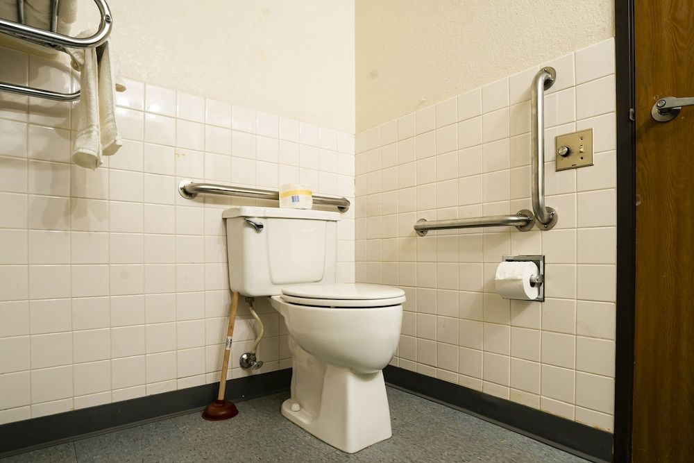 OYO Hotel Redwood Falls near Jackpot Casino Room, 2 Double Beds, Accessible 11