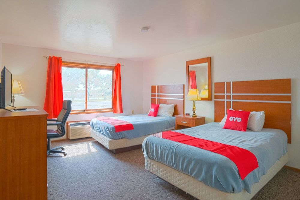 OYO Hotel Redwood Falls near Jackpot Casino Room, 2 Double Beds, Accessible 8