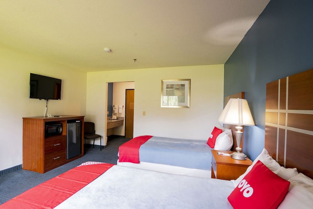 OYO Hotel Redwood Falls near Jackpot Casino Room, 2 Double Beds 6