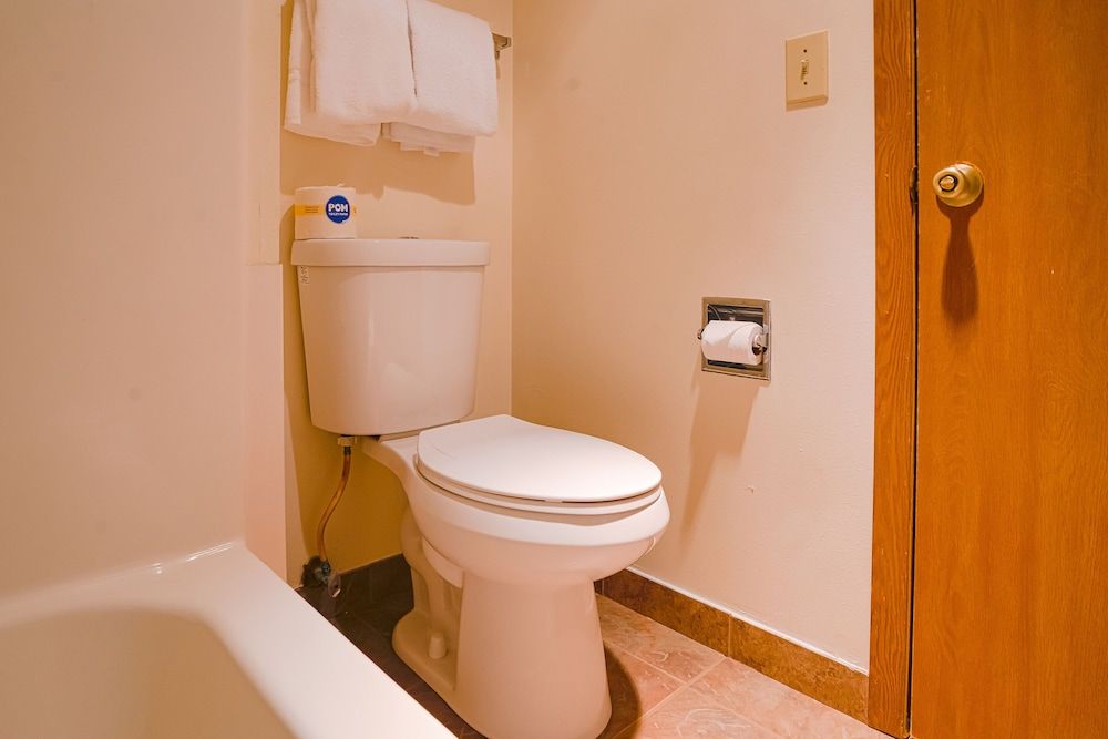 OYO Hotel Redwood Falls near Jackpot Casino Room, 2 Double Beds, Accessible 12