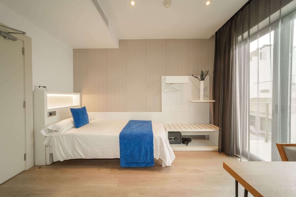 Single Room, Balcony