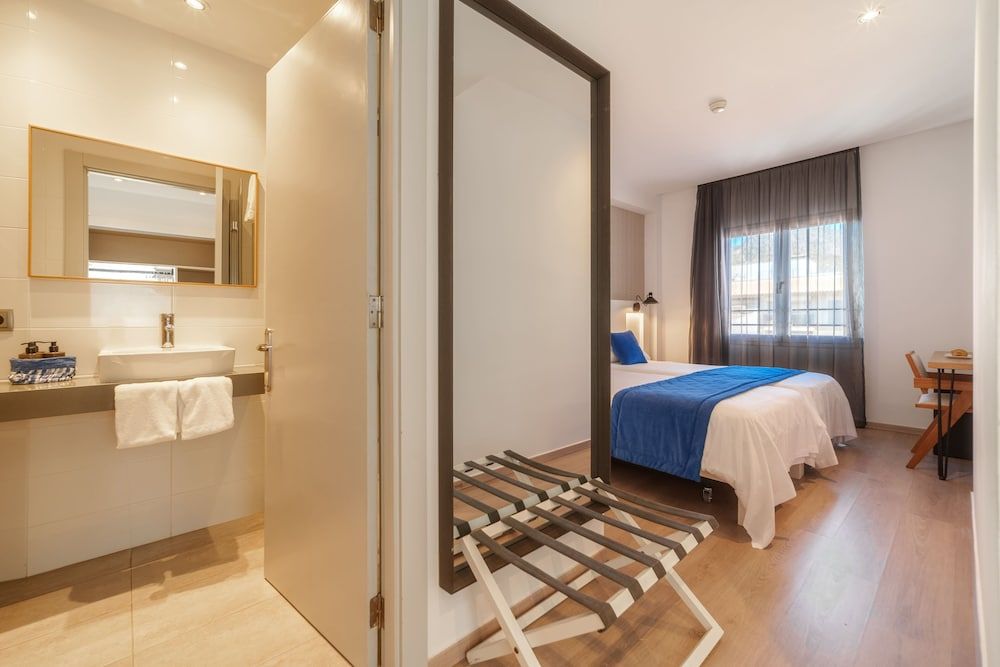 Double Room (interior)