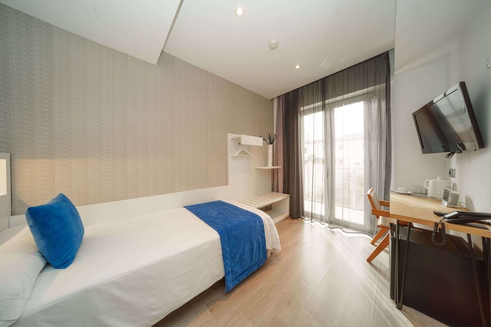 Single Room, Balcony