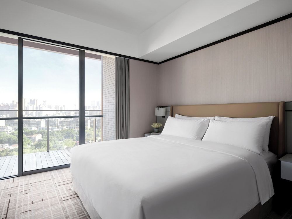 Club One-Bedroom Suite