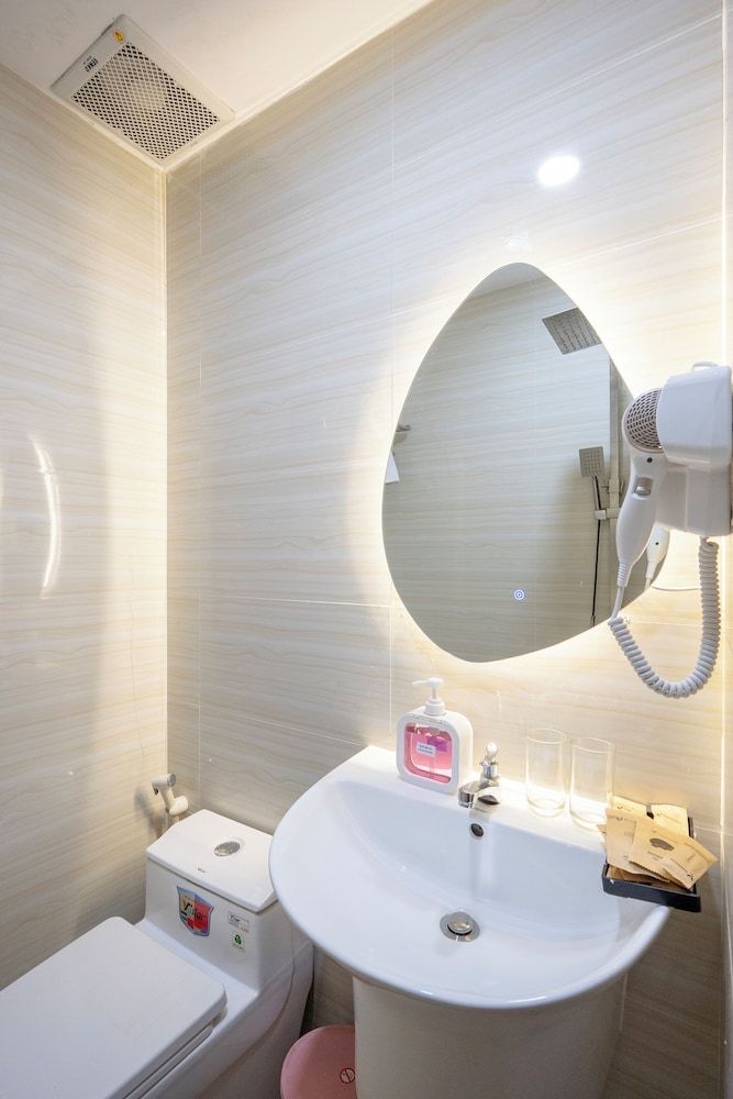 AMILA NGUYEN HUE HOTEL by SAZI Standard Room 11