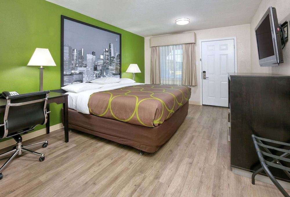 Room, 1 King Bed, Smoking