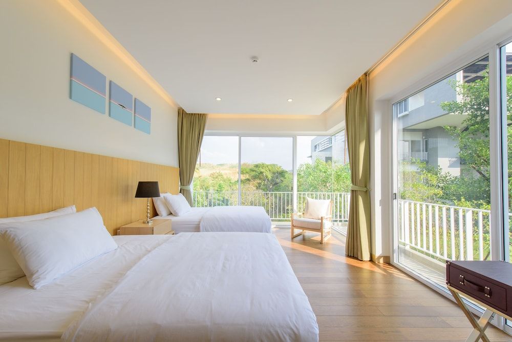Suite with Mountain View