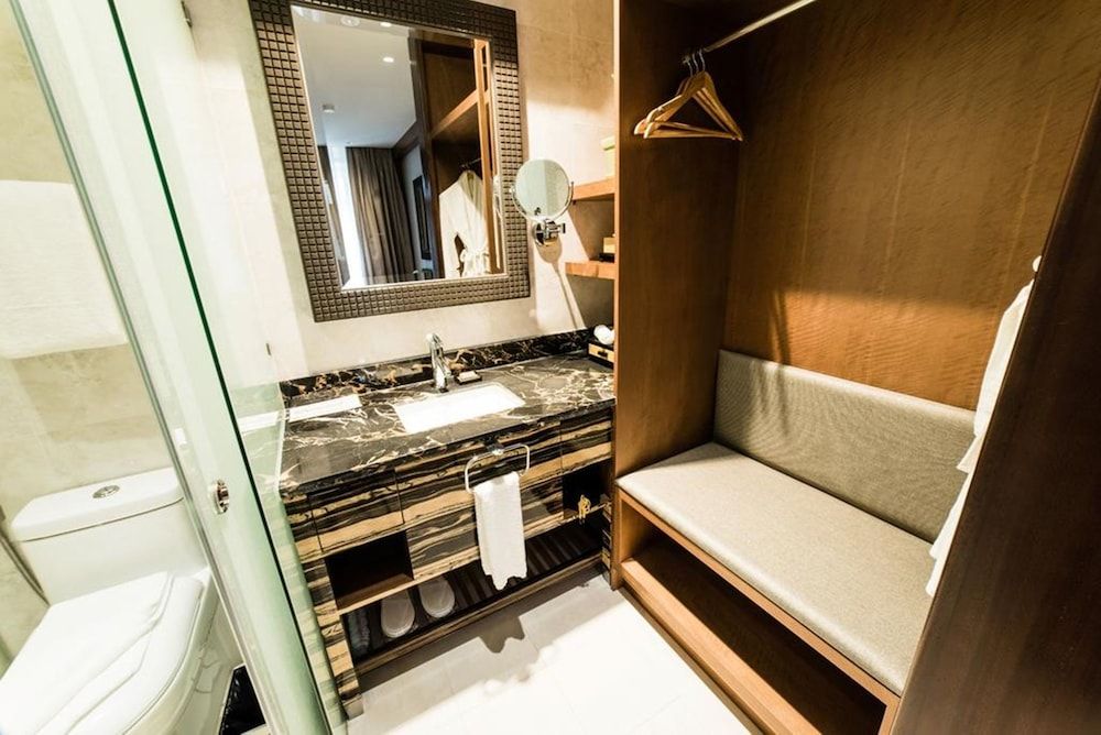 Gwandalan House Deluxe Twin Room 6