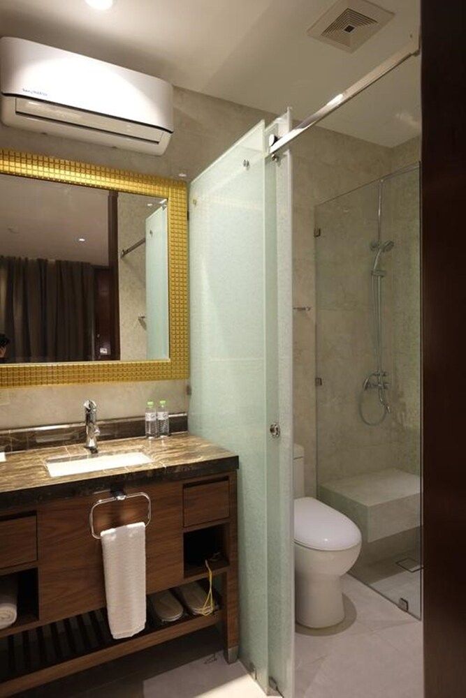 Gwandalan House Deluxe Twin Room 7