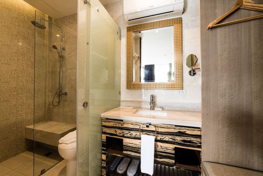 Gwandalan House Deluxe Twin Room 9