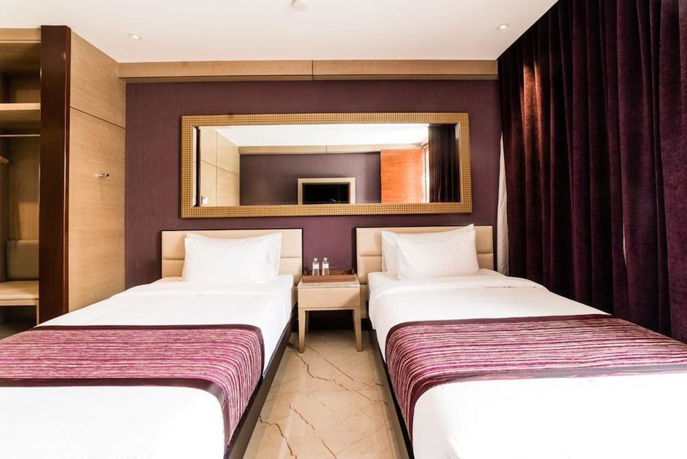 Gwandalan House Deluxe Twin Room 2