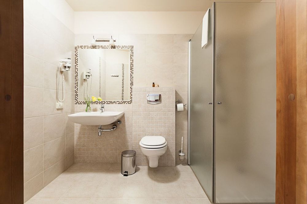 Conviva Hotel Classic Double Room, City View 6