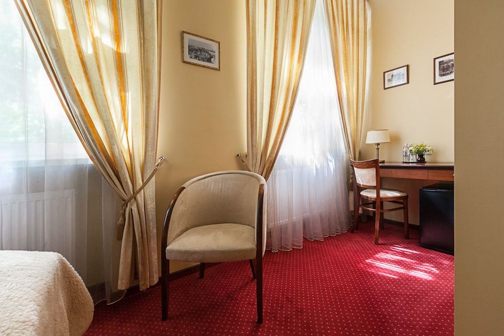 Conviva Hotel Classic Double Room, City View 7